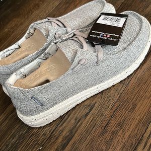 NWT Hey Dude size 7 women’s
